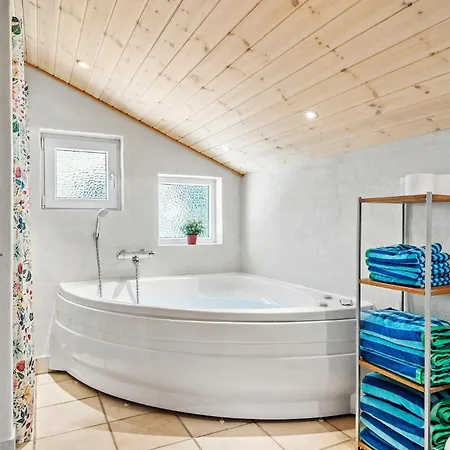 Сasa de vacaciones Stunning In With Sauna